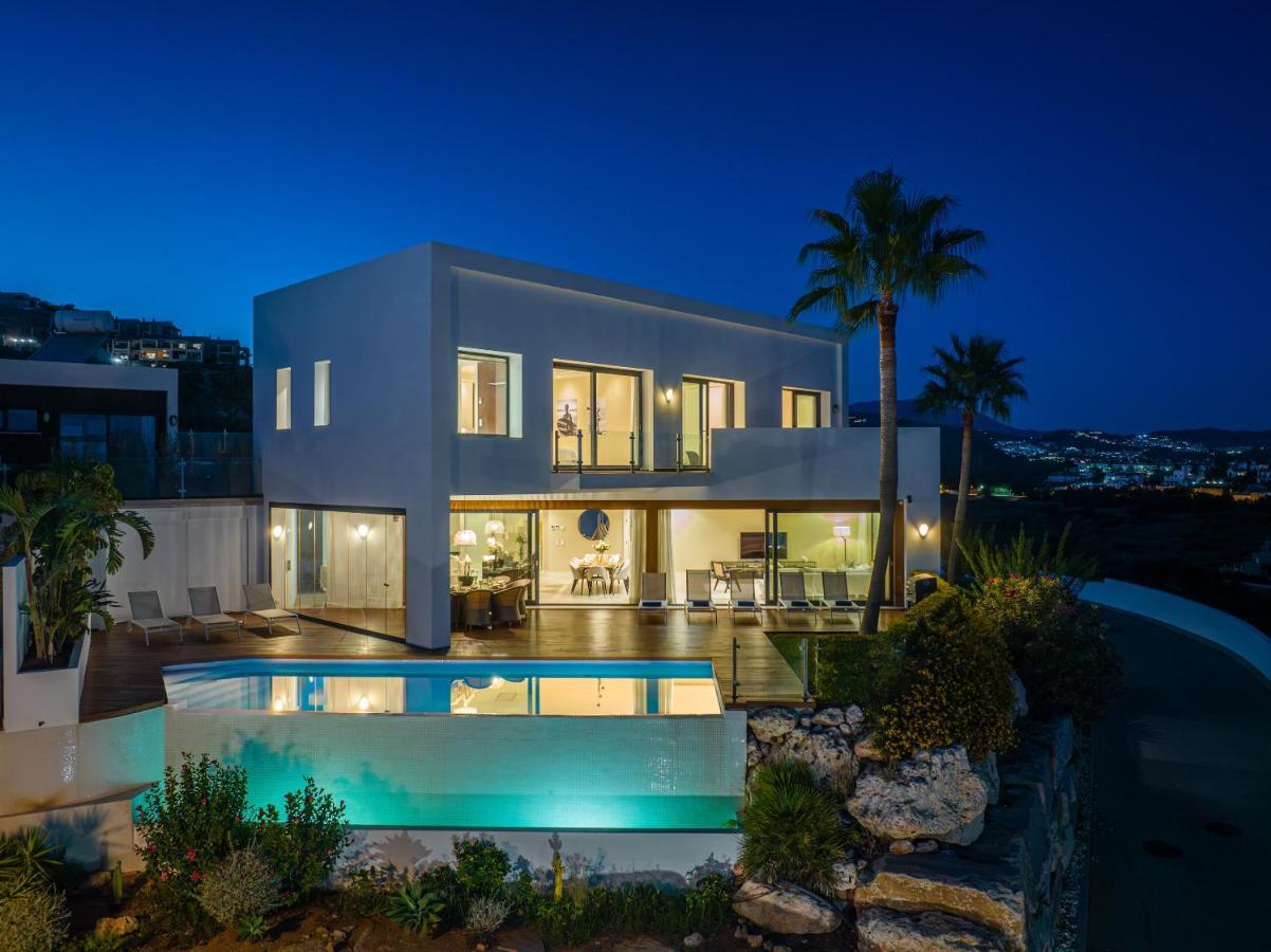 Vacation Marbella I Villa Paraiso The View, Infinity Heated Pool, Sea View, 24-7 Security, Golf Courses Estepona Exterior foto
